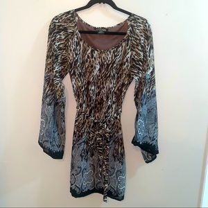 . La Class, Amazing dress with belt to fit many shapes. Flowing arms